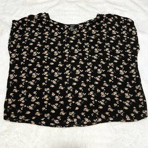 Forever 21 Black Floral Short Sleeved Cropped Tee